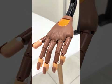 Maniquí de manos para hacer uñas acrílicas